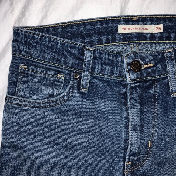 Women’s Levi High Rise Skinny Jeans - Picture 4 of 6